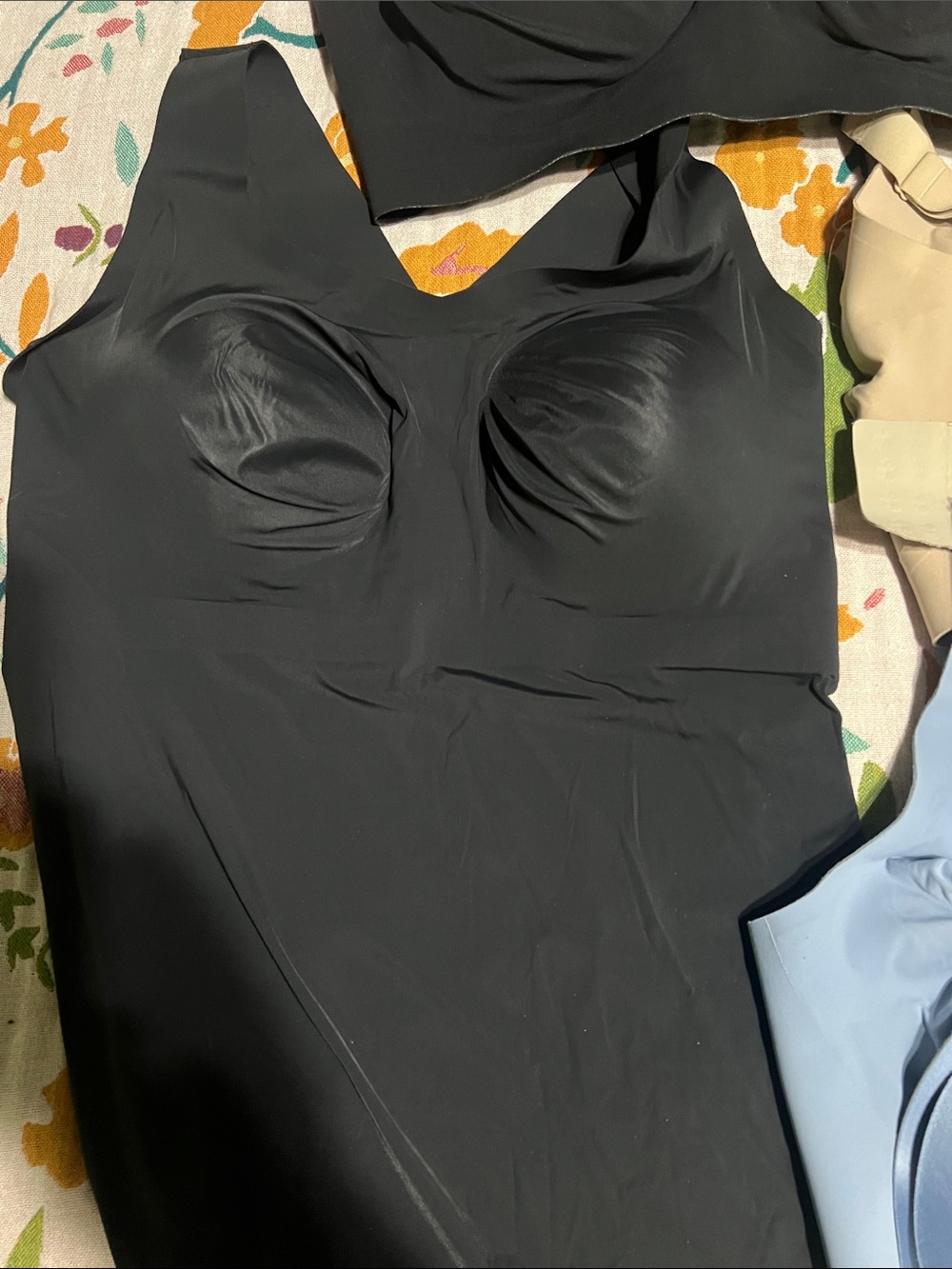 LOT OF 5: 2x Evelyn & Bobbie
Seamless Wireless bras - Picture 2 of 6